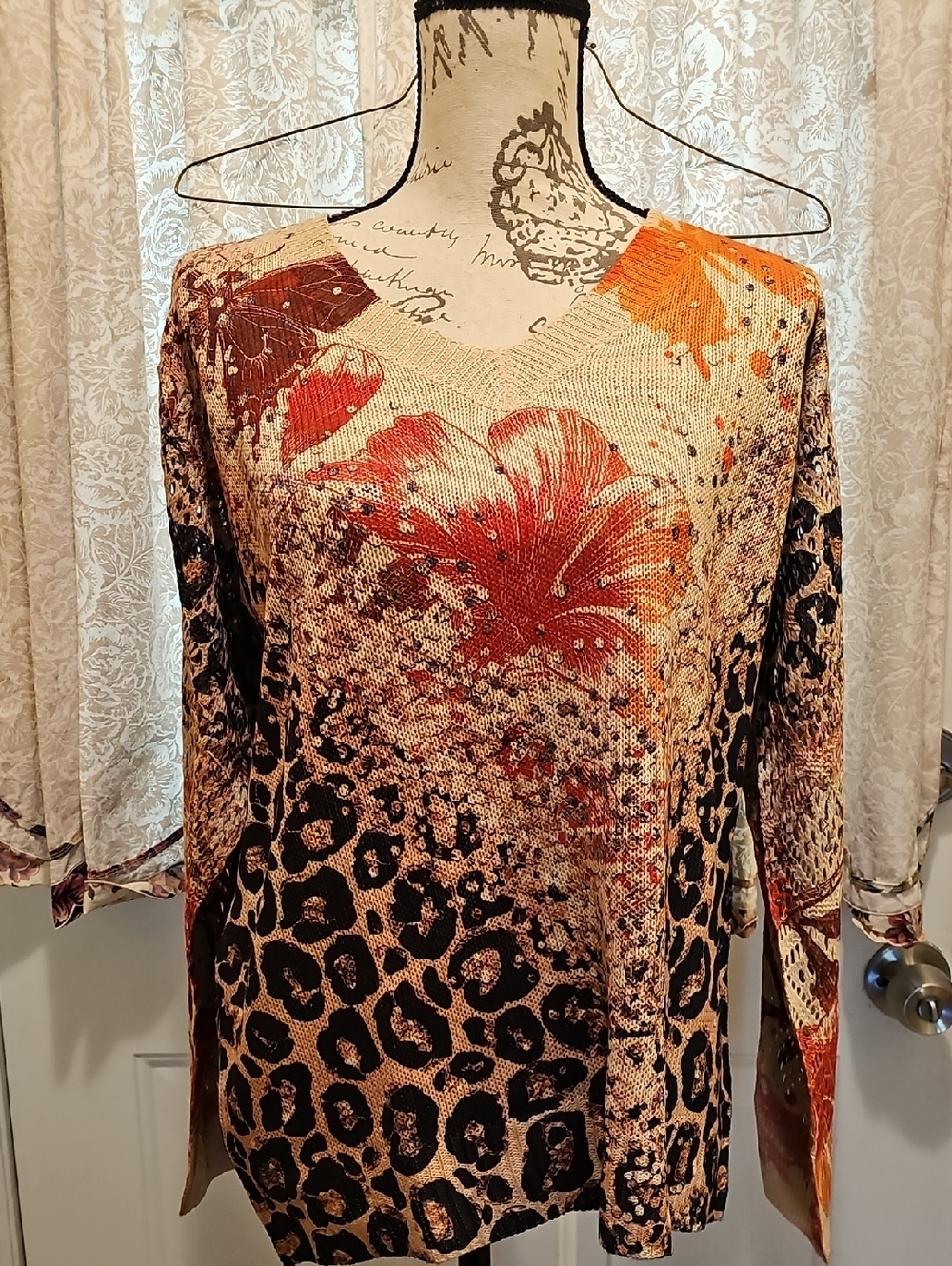 Floral & Leopard Print V-Neck Knit Top in Tan, Black & Red-Orange